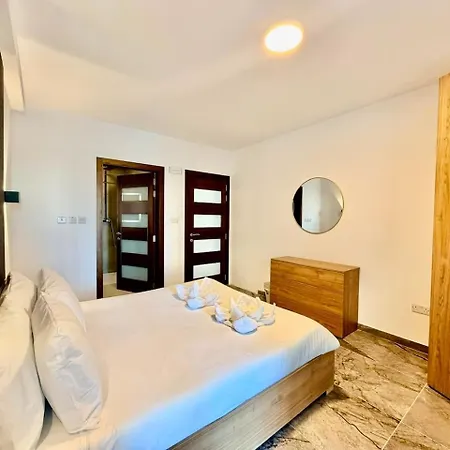 Htr Duplex Penthouse - Private Roof Jacuzzi - Views דירה Is-Swieqi